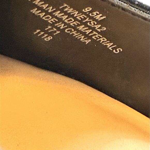 Tommy Hilfiger Women's Neysa Black Patent Toe Metal Medallion Block Heels 9.5M - Picture 8 of 15